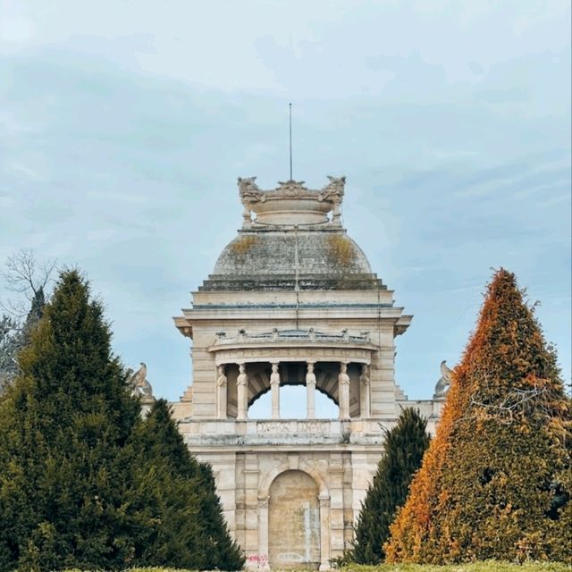 THE PALAIS LONGCHAMP.