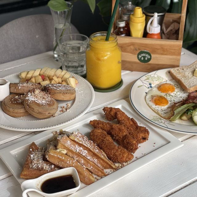 แนะนำร้านอาหารและคาเฟ่เชียงใหม่ 💚🥪