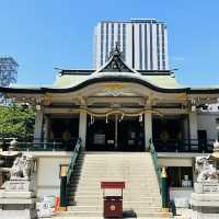 Peaceful Shrine near  Honmachi Sta. 