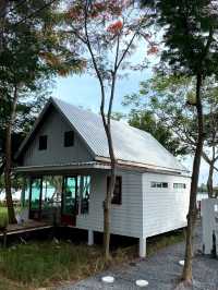 Little forest & a big river cafe