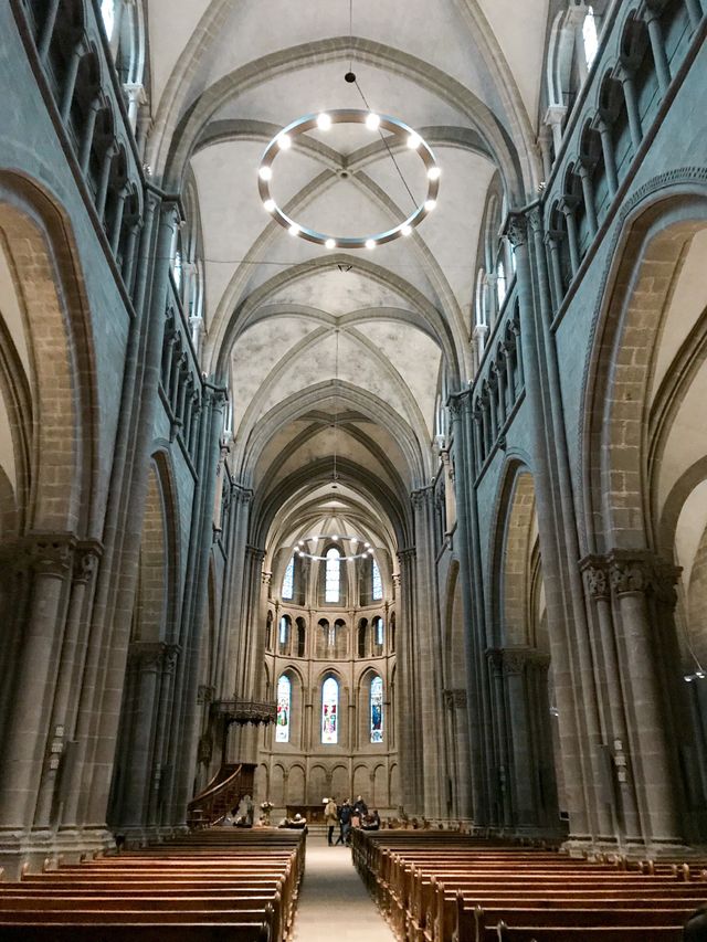 Stunning Cathedral in the heart of Geneva 🇨🇭