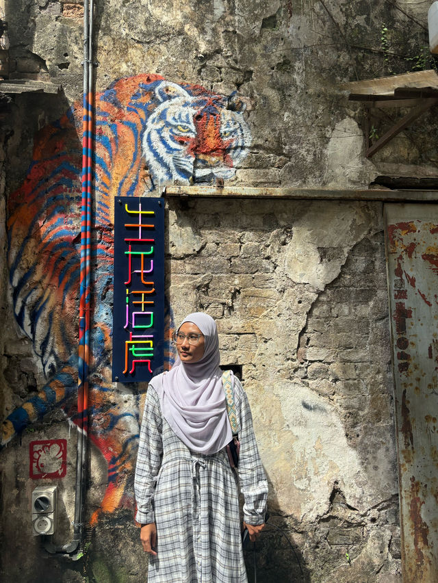 beautiful storefront and alleys - a perfect photospot