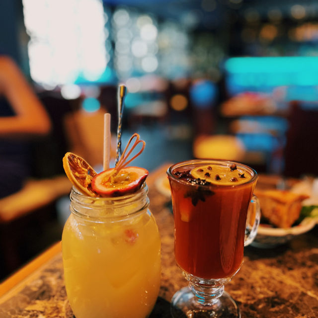 🌟 Enjoying the exotic Lebanese ambiance in Central 🌟