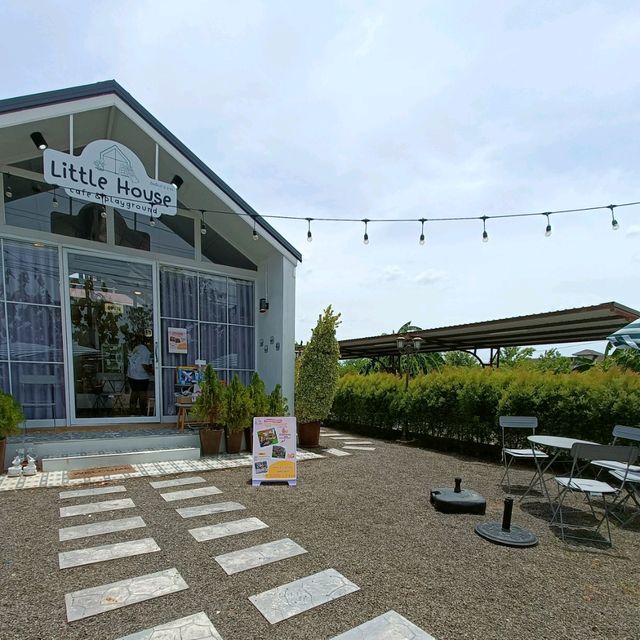 little house café and playground