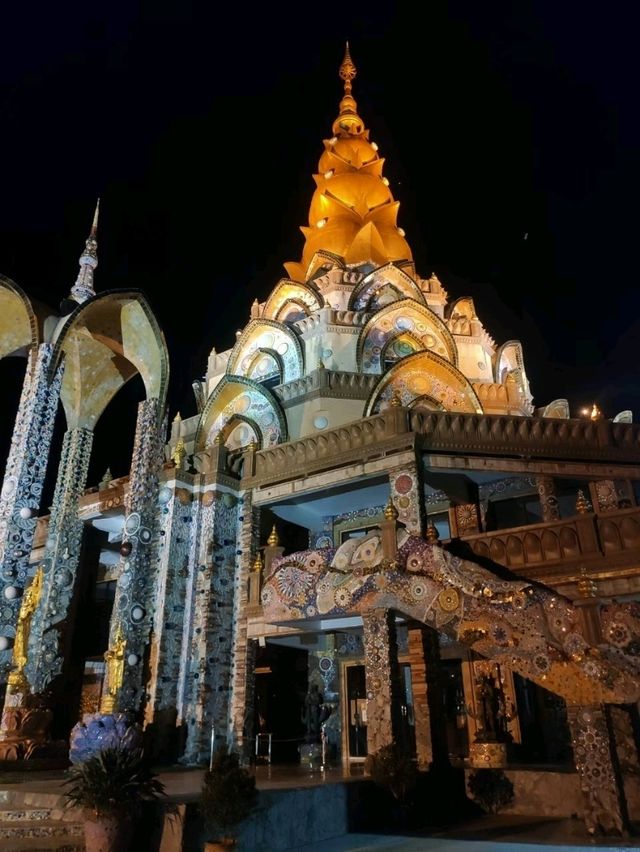 แลนด์มาร์คเขาค้อ 📍วัดพระธาตุผาซ่อนแก้ว(ยามค่ำ)