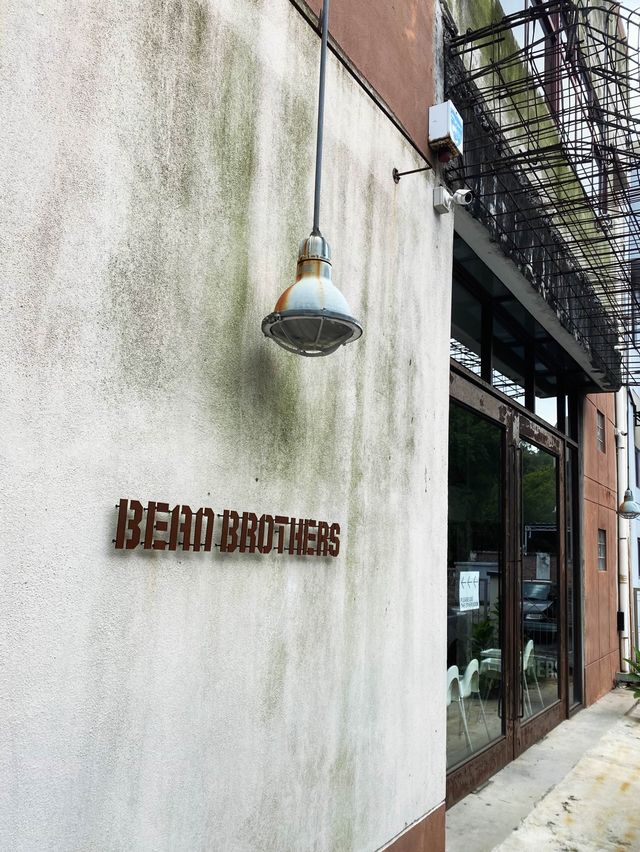 Industrial-themed cafe that you need to visit 🏭🏗️