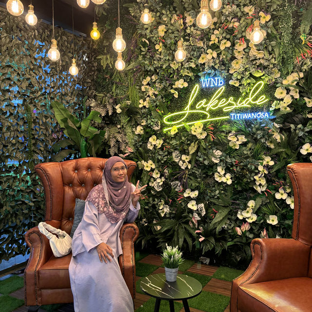  aesthetic cafe by the lake in kl