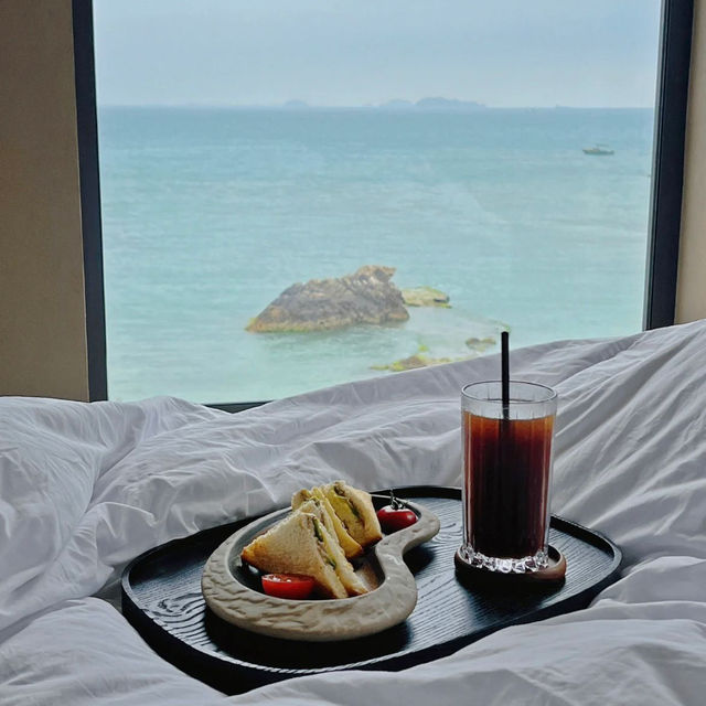 「苫也•未名海度假海景民宿」：南法風情建築，美味早餐🏖️🔥
