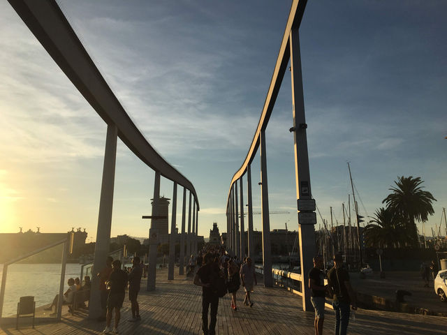 西班牙巴塞隆納-夕陽下漫步海上蘭布拉：Rambla de Mar
