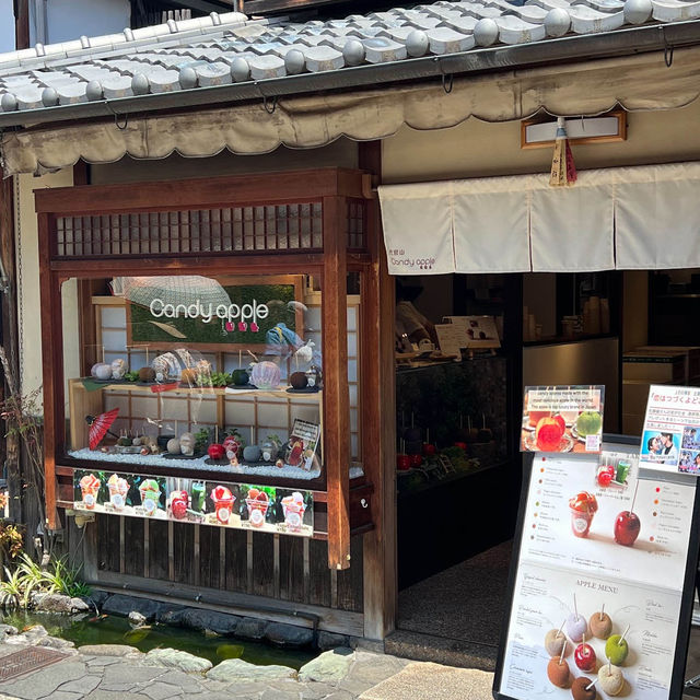 Candy Apple ร้านแอปเปิ้ลเคลือบน้ำตาล เกียวโต