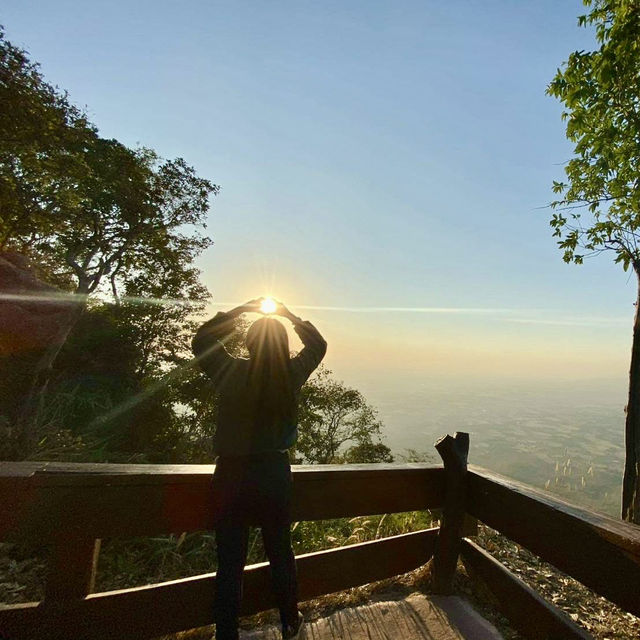 ชมพระอาทิตย์ตกดิน ที่อุทยานแห่งชาติภูแลนคา☀️