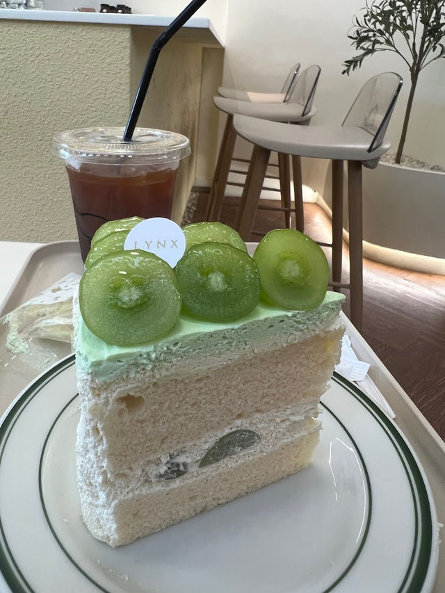 🍰🌻: LYNX Coffee