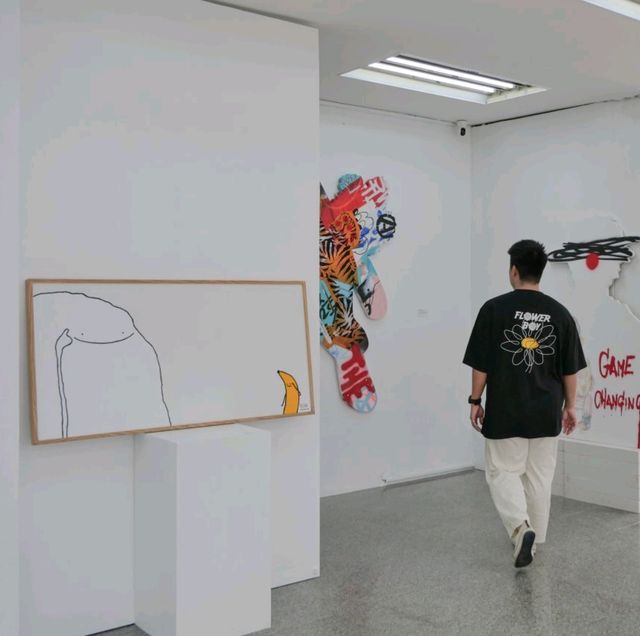 จิบกาแฟและชมงานศิลปะที่ Galerie Monument กัน
