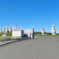 모아이 석상과 큰 불상이 있는 Sapporo 성지 두대불전‘Hill of the Buda’
