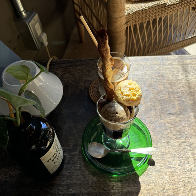 手回し焙煎機で自家焙煎の喫茶店