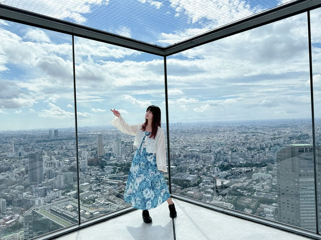 東京涉谷sky景觀台 這邊真的要大推一下！這邊可以俯瞰全東京市區盡收眼底！有樓下玻璃景觀台也有樓上露天景觀
