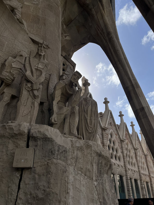 The Marvel of Sagrada Familia: A Journey Through Gaudí’s Masterpiece