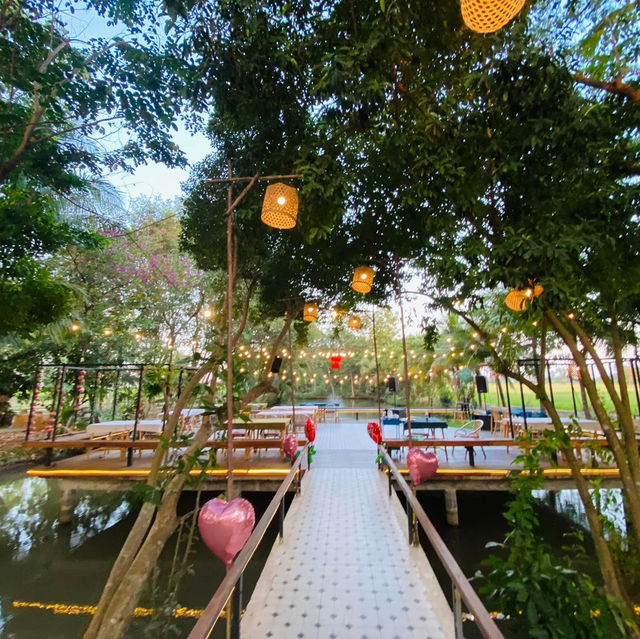 เพลิน Cafe & Restaurant