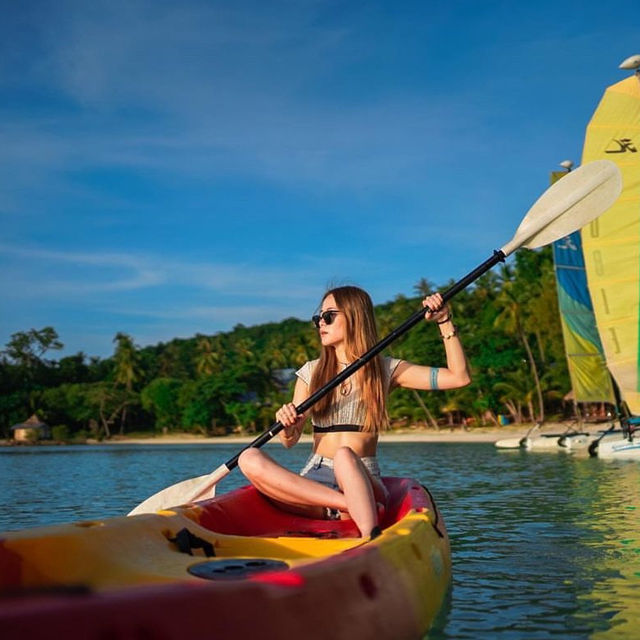 ไปพายคายัค ซัพบอร์ด เล่นเรือใบที่เกาะทะลุกัน