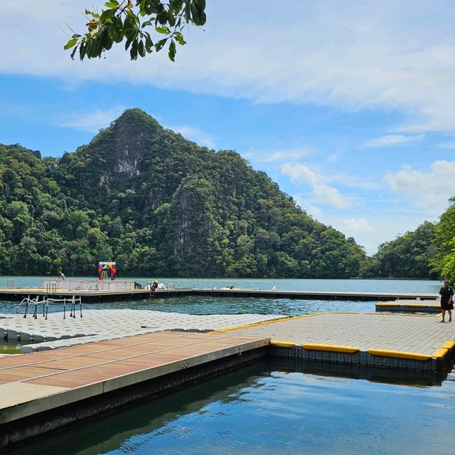 蘭卡威孕婦湖，山中天然湖泊的靜謐美景。