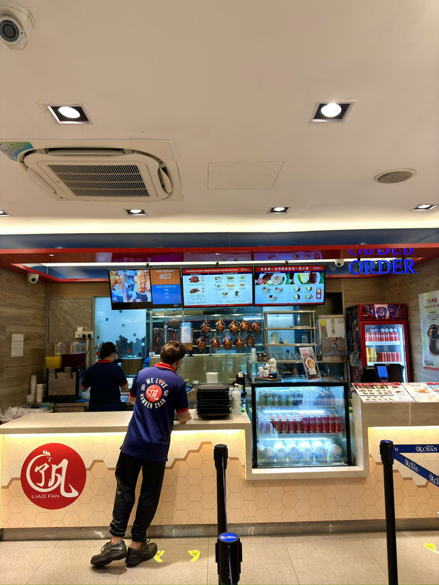 シンガポール　シンガポール観光　Soya Sauce Chicken Noodleは世界一安いMichelin飯！