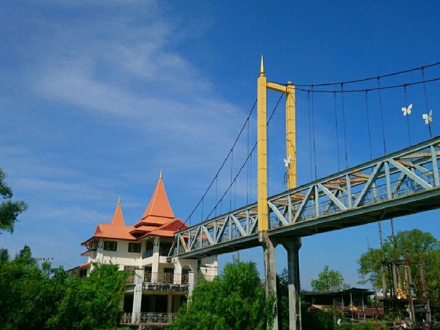 พาพ่อลงเรือข้ามฟากมา..พระสมุทรเจดีย์