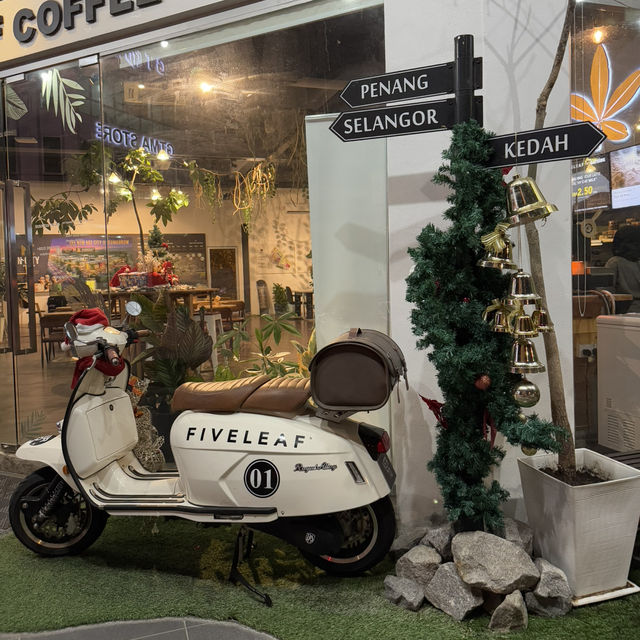 Sipping Christmas Joy at Five Leaf Coffee