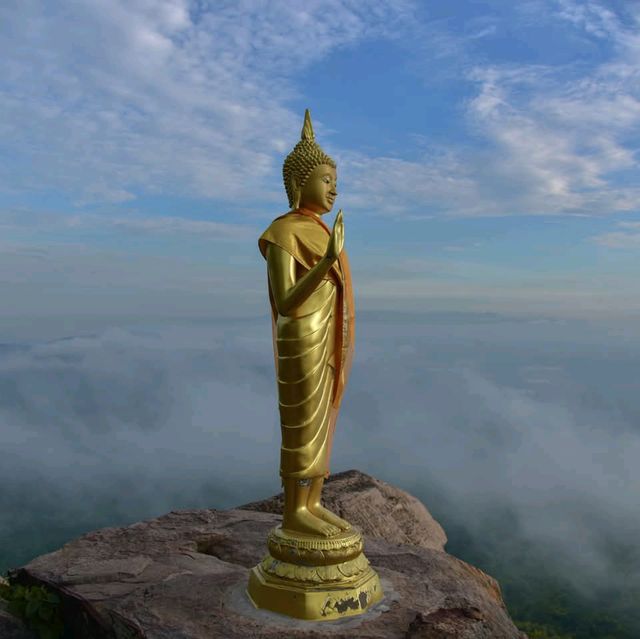 เขาพระยาเดินธง