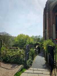 Liverpool Cathedral โบสถ์ที่ใหญ่ที่สุดของเมือง 💒