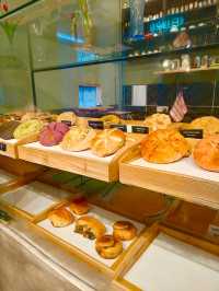 Cozy Mornings & Fresh Bakes in Korea