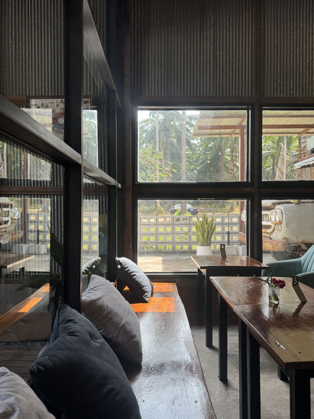 หอมกรุ่นกาแฟที่ 23 Roasters Cafe กระบี่
