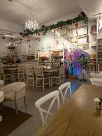 A Fairytale Café for a Solo Retreat