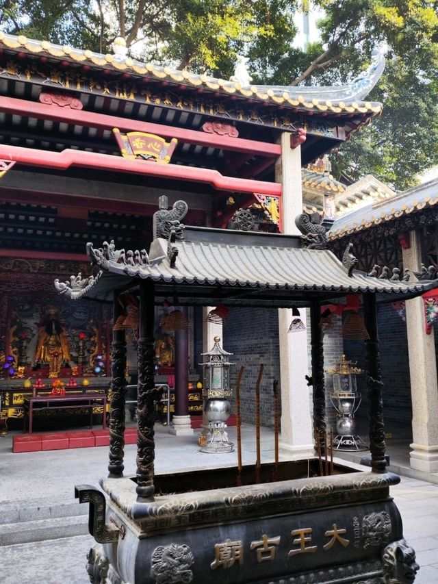 踏進現代化大都市中的大王古廟