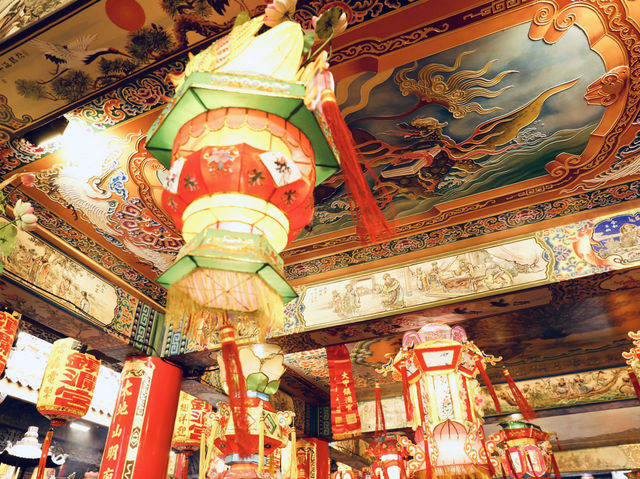 週末必朝聖！大甲鎮瀾宮香火鼎盛，千人齊聚祈求媽祖保佑