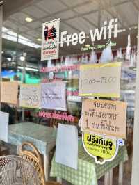 บ้านไร่ไก่หุบบอนบางพระ กระเพราปู 60 บาท 