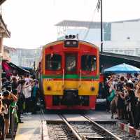ตลาดร่มหุบ