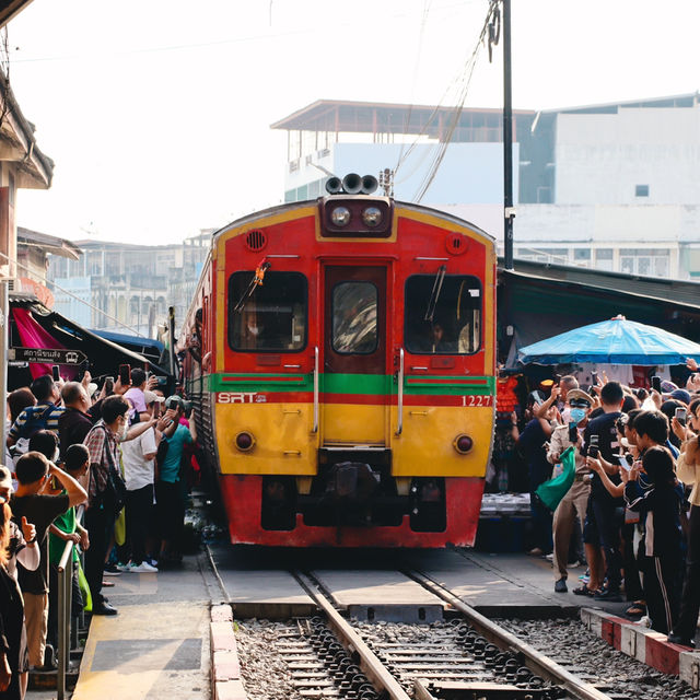 ตลาดร่มหุบ