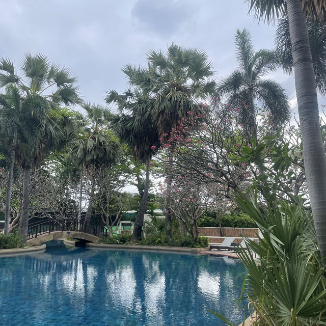 โรงแรมรามาการ์เด้นส์ (Rama Gardens Hotel) 