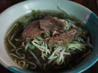 清邁地道美食：藏在小巷子裡的泰式湯麵