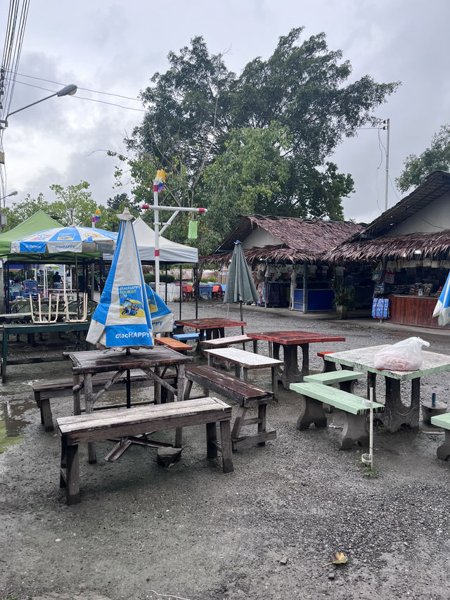 Khlong Hae Floating Market: A Flavorful Early Noon by the Water