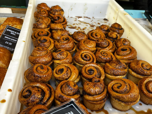 Top Must-Try Foods at Borough Market, London