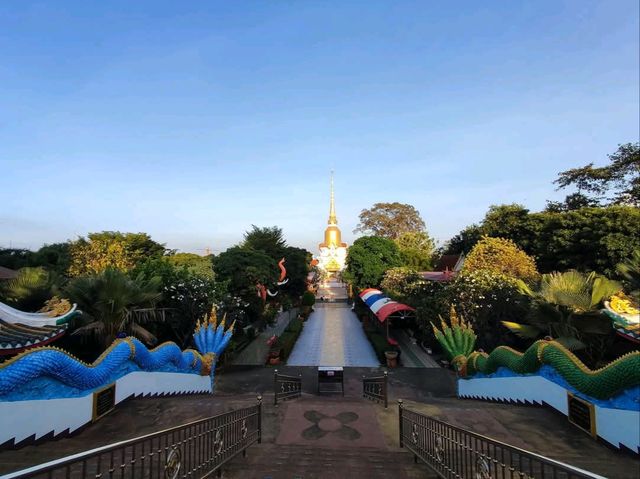 พระพุทธสิหิงค์องค์ใหญ่ที่สุดในประเทศวัด