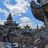วัดกระเบื้องโมเสกสุดอลังการในดาลัด 