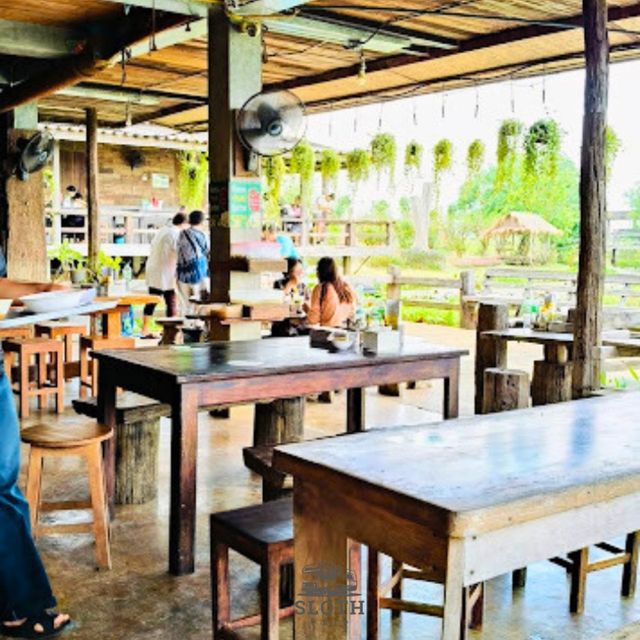 🧉 วิวทุ่งนาเขียวขจีที่ ระเบียงกาแฟ
