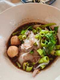 ร้านก๋วยเตี๋ยวเรือ "เสือลวกเส้น" เมืองทองธานี