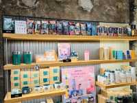 首爾這間星巴克太酷了！☕復古劇院改建，一秒穿越回60年代韓國🎭星巴克京東1960店 (스타벅스 경동1960) 