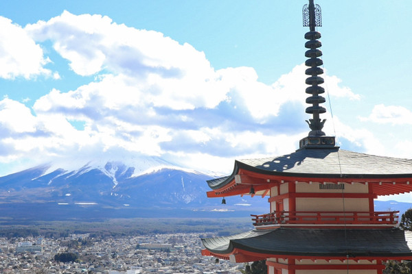 山梨🇯🇵】有名な富士山の見える神社へ | Trip.com 富士吉田