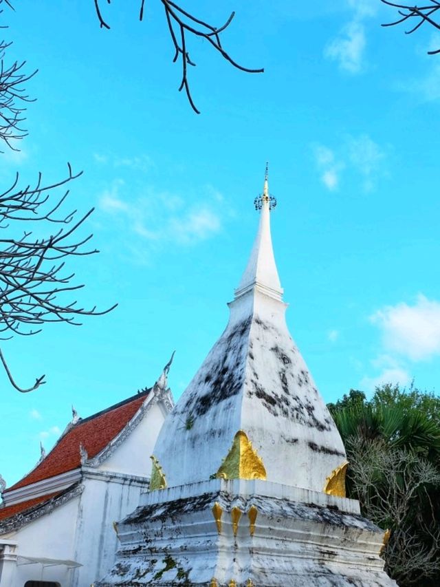 สักการะพระธาตุศรีสองรัก