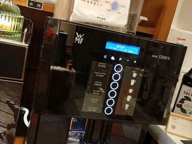河堤漫旅高雄站前館