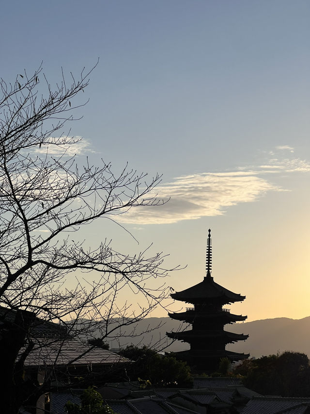 Step Back in Time on Ninenzaka Street – Kyoto’s Timeless Treasure